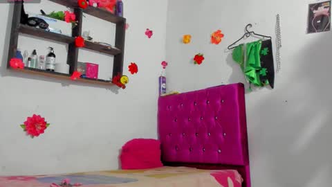 Snapshot of chloe_evanx_ chatting on 11/06/25, 02:45 Chloe Evanx online show from 11/06/25, 02:45