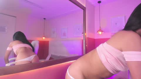 Snapshot of chloe_fischer chatting on 01/22/25, 08:59 Chloe online show from 01/22/25, 08:59