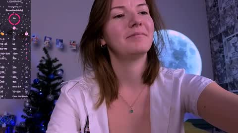 Snapshot of chloe_jeense chatting on 12/31/24, 08:37 Chloe online show from 12/31/24, 08:37