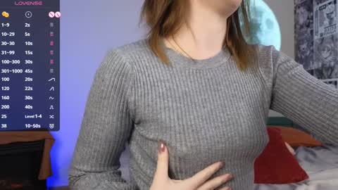 Snapshot of chloe_jeense chatting on 02/05/25, 10:51 Chloe online show from 02/05/25, 10:51