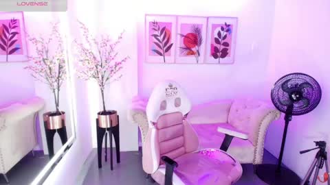 Chloe  online show from 05/18/26, 11:49