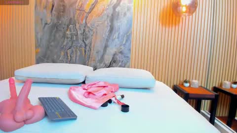 Snapshot of chloe_murray chatting on 10/28/25, 08:11 CHLOE online show from 10/28/25, 08:11