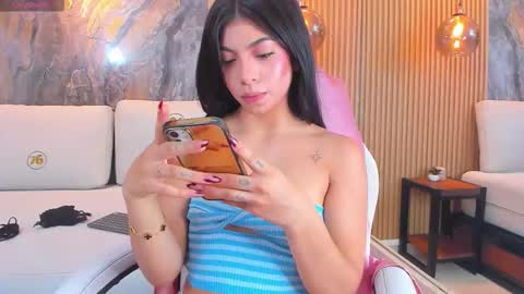 Snapshot of chloe_murray chatting on 11/18/25, 06:56 CHLOE online show from 11/18/25, 06:56