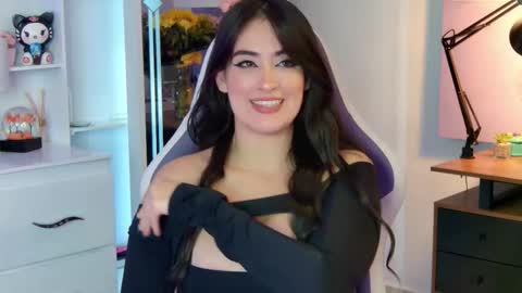 Snapshot of chloe_rem chatting on 09/21/25, 05:25 . online show from 09/21/25, 05:25