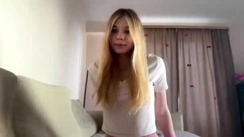 hloe online show from 03/29/26, 01:11