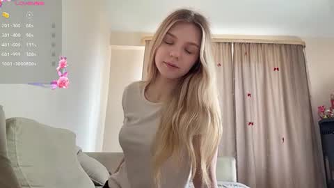 Snapshot of chloe_show chatting on 07/06/26, 11:40 hloe online show from 07/06/26, 11:40