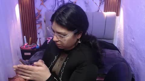 chloe_smith5 online show from 11/18/25, 01:15