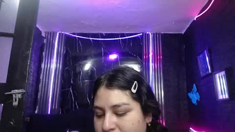 chloe_smith5 online show from 05/18/26, 01:06