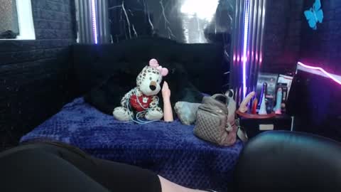 Snapshot of chloe_smith5 chatting on 06/30/26, 01:23 chloe_smith5 online show from 06/30/26, 01:23