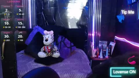 Snapshot of chloe_smith5 chatting on 07/13/26, 01:25 chloe_smith5 online show from 07/13/26, 01:25
