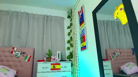 Snapshot of chloe_swarts chatting on 06/25/26, 11:09 Lulu online show from 06/25/26, 11:09