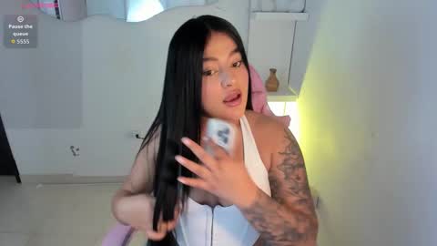 chloe_t2 online show from 02/13/26, 09:55