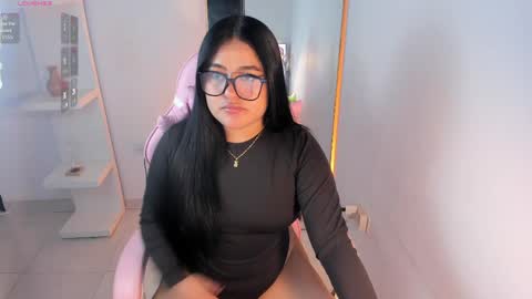 chloe_t2 online show from 05/19/26, 02:07