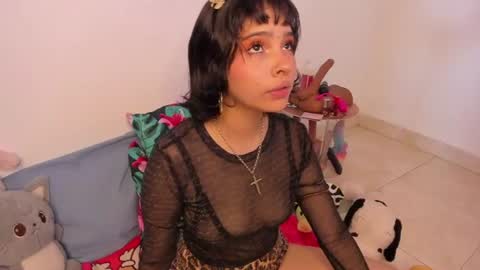 Snapshot of chloe_watson_ chatting on 06/18/26, 05:17 online show from 06/18/26, 05:17