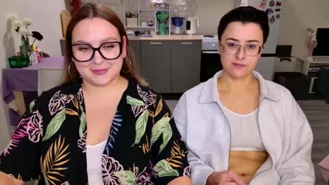 Eva and Sandra online show from 02/22/26, 08:40