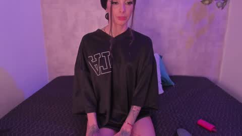 Snapshot of chloeaddamss chatting on 01/30/25, 08:11 3 online show from 01/30/25, 08:11