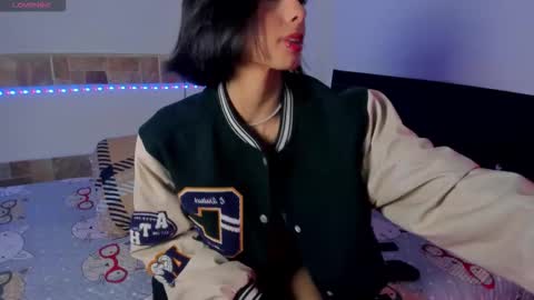 Snapshot of chloeaddamss chatting on 09/25/25, 05:44 3 online show from 09/25/25, 05:44