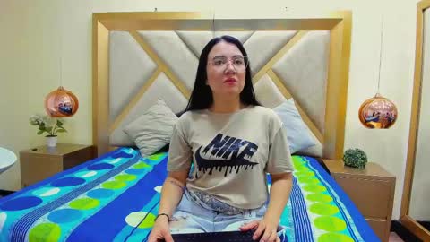 Snapshot of chloeashfoord chatting on 04/13/26, 01:05 chloeashfoord online show from 04/13/26, 01:05