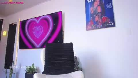Snapshot of chloebigcockxx chatting on 07/13/26, 06:00 Im Chloe independent account online show from 07/13/26, 06:00