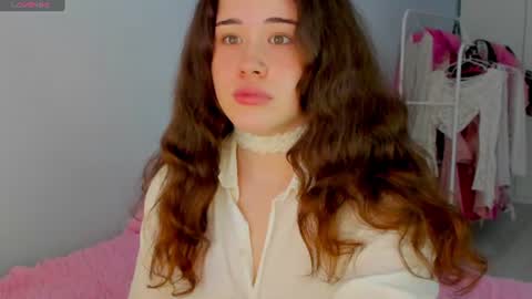 Snapshot of chloeblisss chatting on 06/19/26, 04:06 My name is Chloe Like my broadcast pls online show from 06/19/26, 04:06
