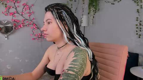 Snapshot of chloebloss0m chatting on 02/25/26, 03:05 Boni online show from 02/25/26, 03:05