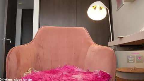 cloe online show from 10/10/25, 05:23