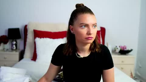 Snapshot of chloecheryy chatting on 06/14/26, 04:25 Chloe online show from 06/14/26, 04:25