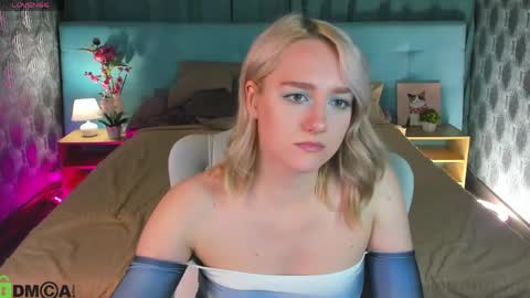 Chloe Deccker online show from 05/17/26, 02:20
