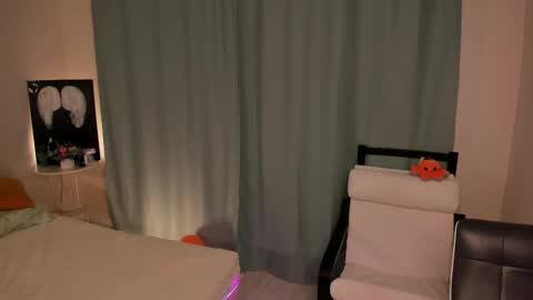 Snapshot of chloeees420 chatting on 11/15/25, 12:34 Chloe online show from 11/15/25, 12:34