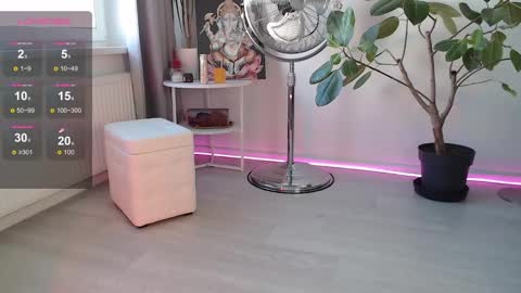 Chloe online show from 11/03/25, 09:43