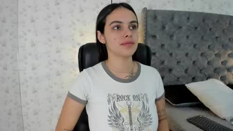 Snapshot of chloeharper_ chatting on 07/18/26, 03:05 Chloe Harper online show from 07/18/26, 03:05