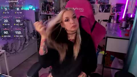 Snapshot of chloekohaku chatting on 09/23/25, 06:38 ChloeKohaku online show from 09/23/25, 06:38