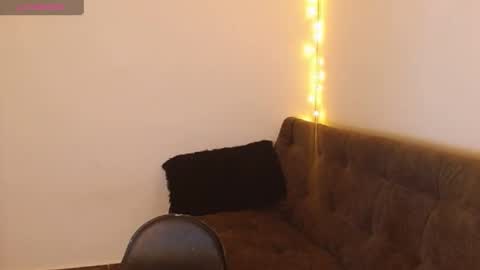 chloelopez_ online show from 01/28/25, 04:08