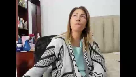 Snapshot of chloemiller__ chatting on 01/14/25, 01:58 chloemiller online show from 01/14/25, 01:58