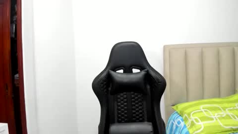 chloemiller   online show from 04/07/26, 11:04