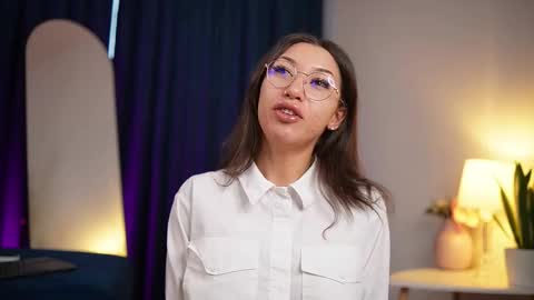 chloemin_ online show from 11/15/25, 07:05