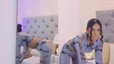 C H L O E  M O O N online show from 03/25/26, 12:00