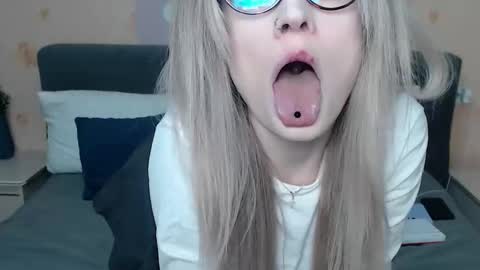 chloemurmeow online show from 10/23/25, 01:16