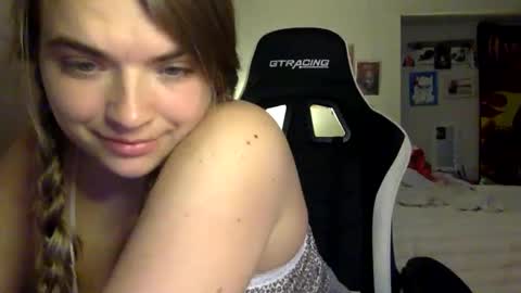 Snapshot of chloesays chatting on 11/22/25, 11:37 Chloe Lane online show from 11/22/25, 11:37