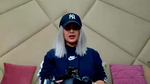 Snapshot of chloevee chatting on 11/21/25, 06:12 Chloe Vee online show from 11/21/25, 06:12