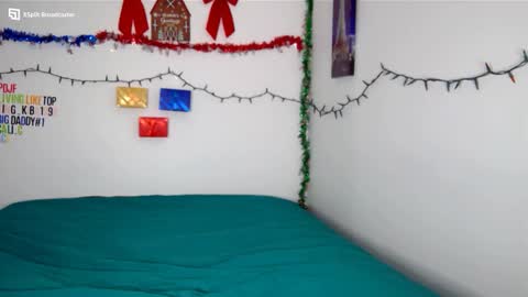 Snapshot of chocolatebunnyxx69 chatting on 12/13/24, 01:37 Melina online show from 12/13/24, 01:37