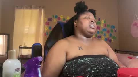 Snapshot of chocolatebunnyxx69 chatting on 06/10/26, 04:39 Melina online show from 06/10/26, 04:39