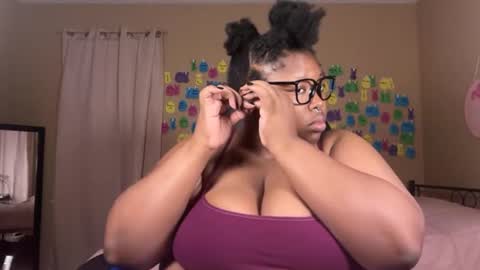 Snapshot of chocolatebunnyxx69 chatting on 06/15/26, 02:36 Melina online show from 06/15/26, 02:36