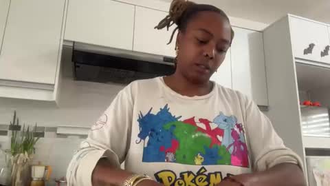 Snapshot of chocolatecakequeen chatting on 10/27/25, 08:35 ChocolateCakeQueen online show from 10/27/25, 08:35