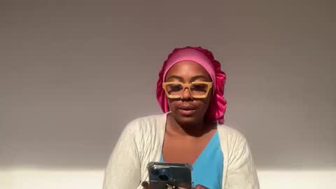 Snapshot of chocolatecakequeen chatting on 11/19/25, 12:27 ChocolateCakeQueen online show from 11/19/25, 12:27