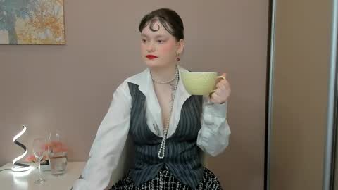 Cassandra online show from 04/01/26, 04:24