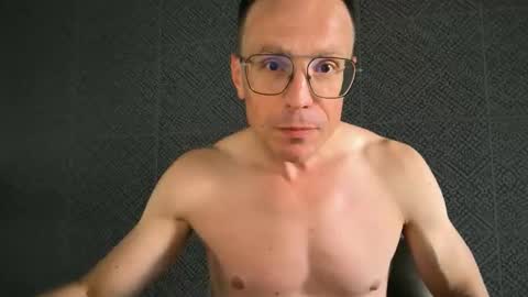 Snapshot of chouffie_81 chatting on 09/17/25, 12:29 Chouffie online show from 09/17/25, 12:29