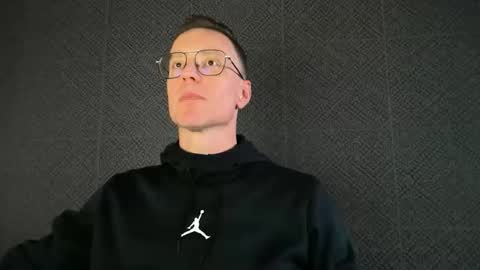 Snapshot of chouffie_81 chatting on 12/05/25, 10:57 Chouffie online show from 12/05/25, 10:57