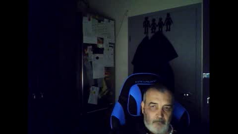 Snapshot of chris250268 chatting on 09/12/25, 06:52 Chris online show from 09/12/25, 06:52