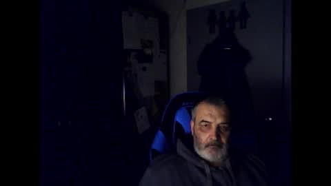 Snapshot of chris250268 chatting on 11/16/25, 05:35 Chris online show from 11/16/25, 05:35